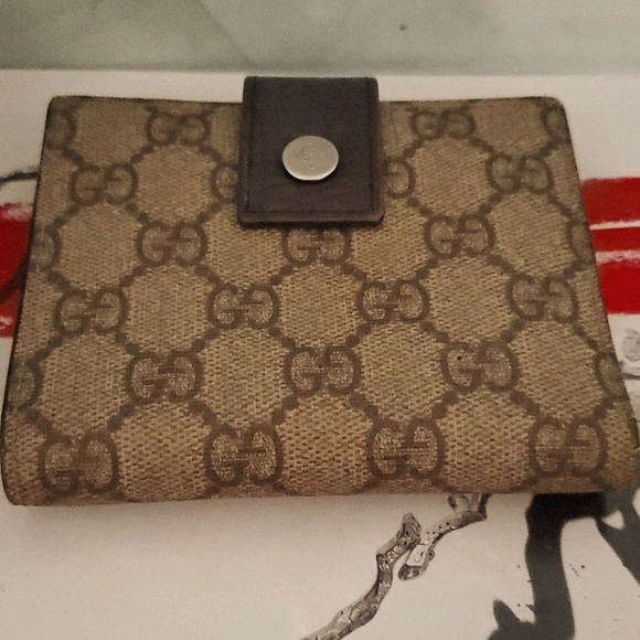 Gucci Handbags - Gucci Compact  Wallet